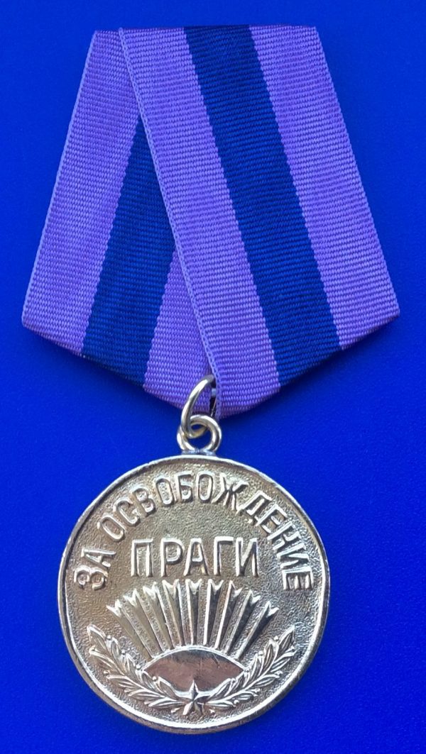 Копию медали За освобождение Праги